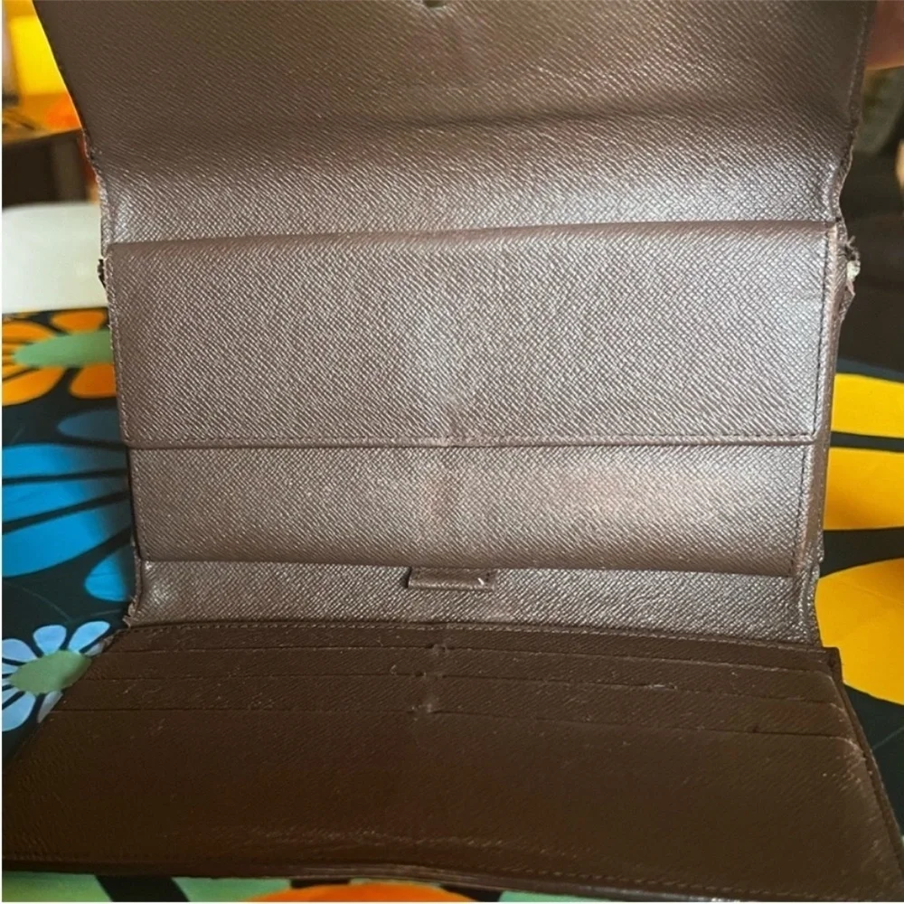 🚨SALE 🚨LV Damier Wallet (Cobblers dream) - Picture 5 of 12